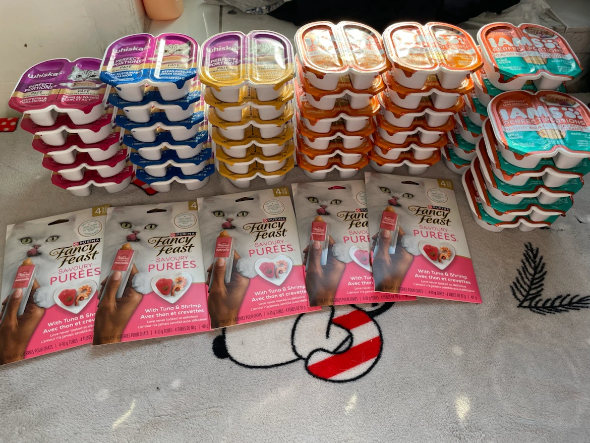 Huge Wet Cat Food Lot - photo 2