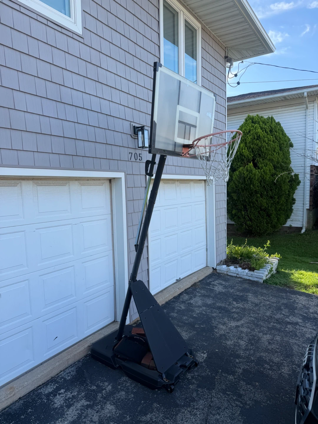 Outdoor basketball hoop