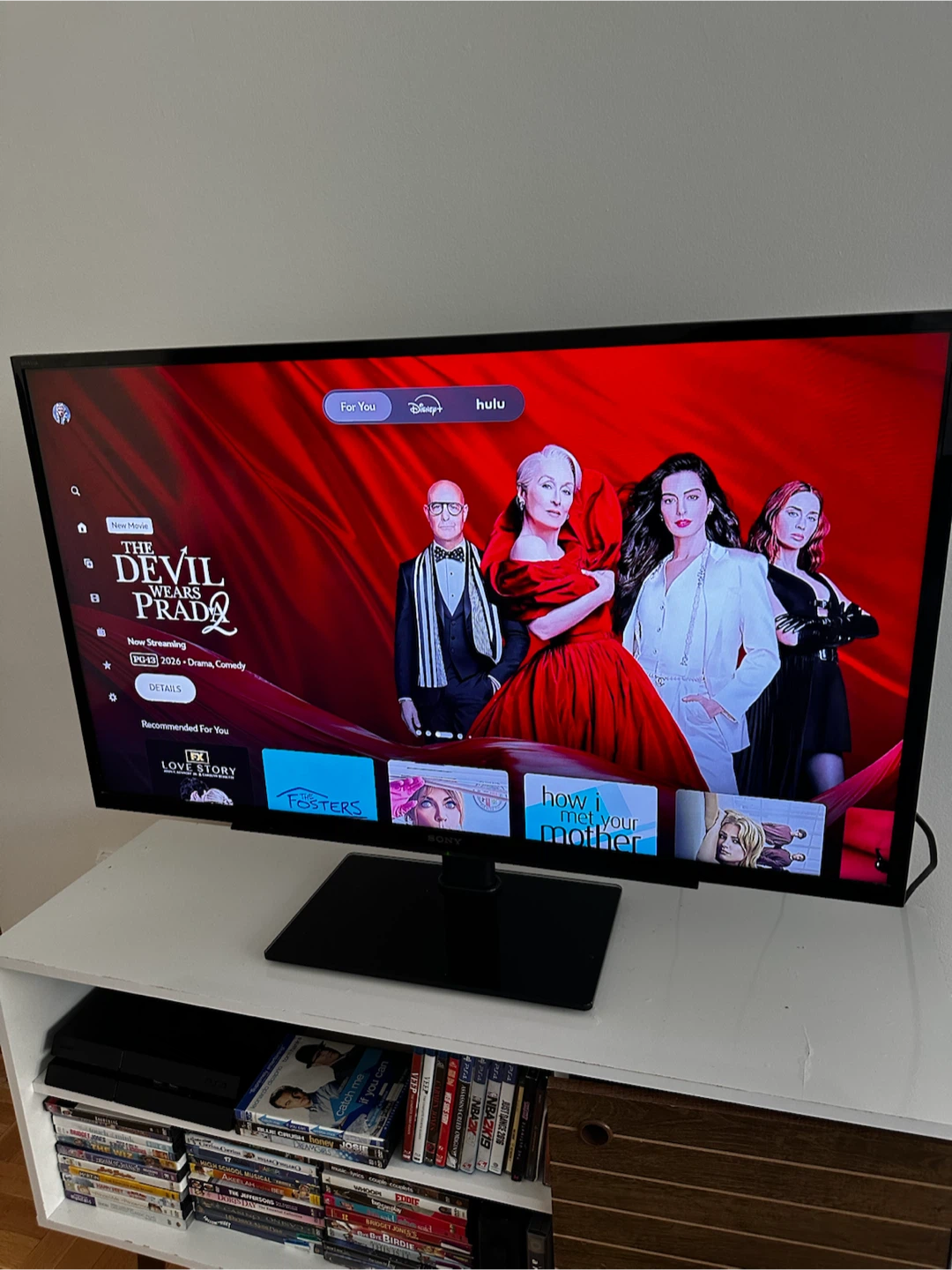 40-inch TV with swivel stand - photo 2