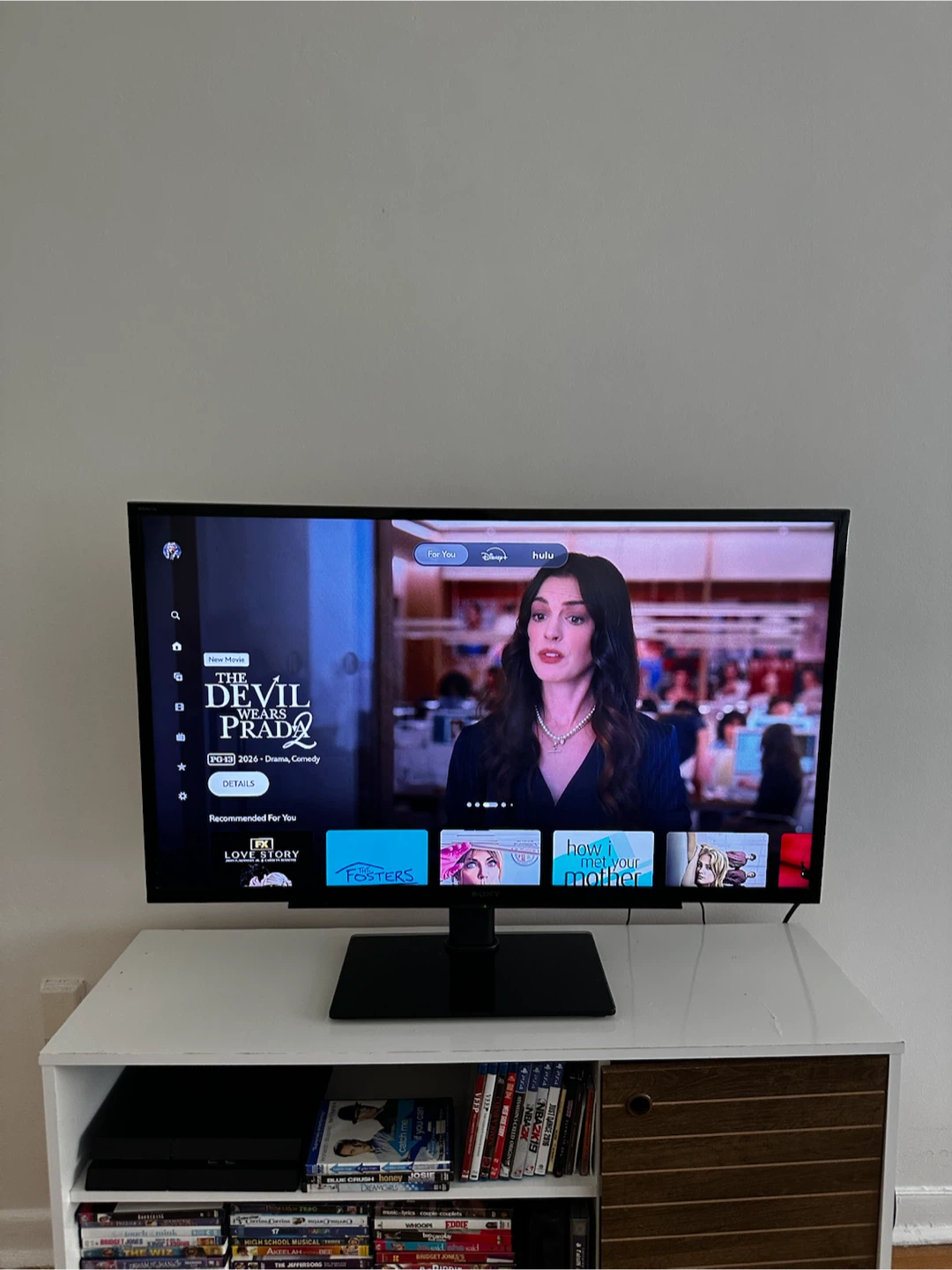 40-inch TV with swivel stand - photo 3