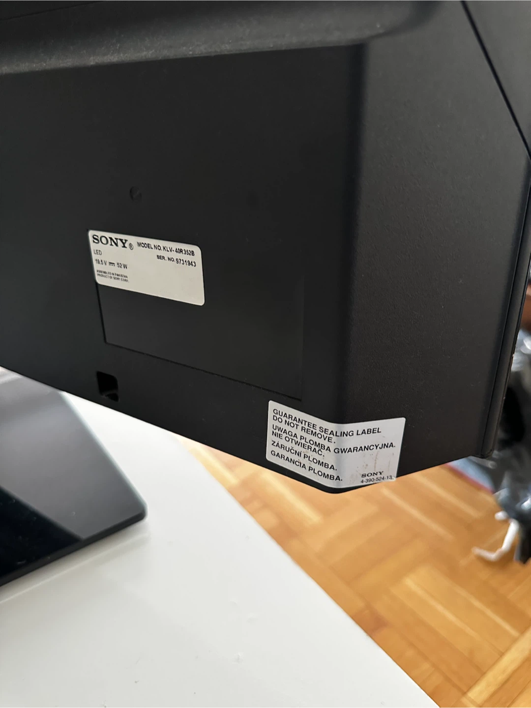 40-inch TV with swivel stand - photo 5