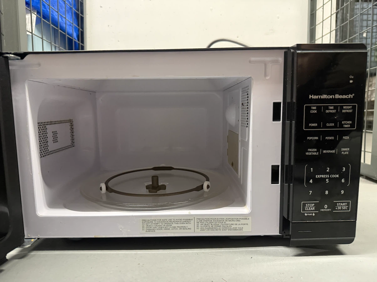 Hamilton Beach Microwave Oven - photo 2