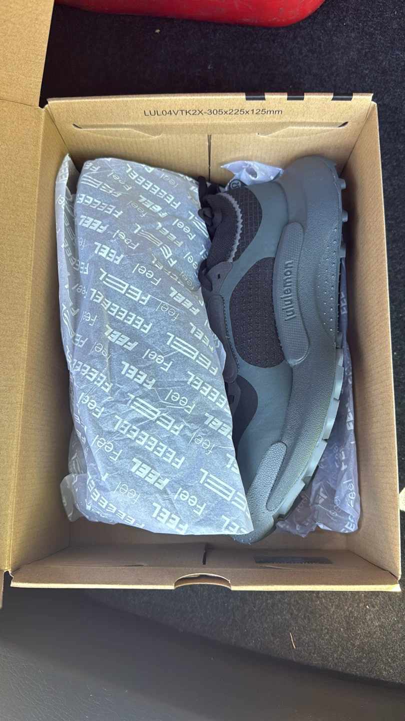 LULULEMON  Women wildfeel trail running shoes