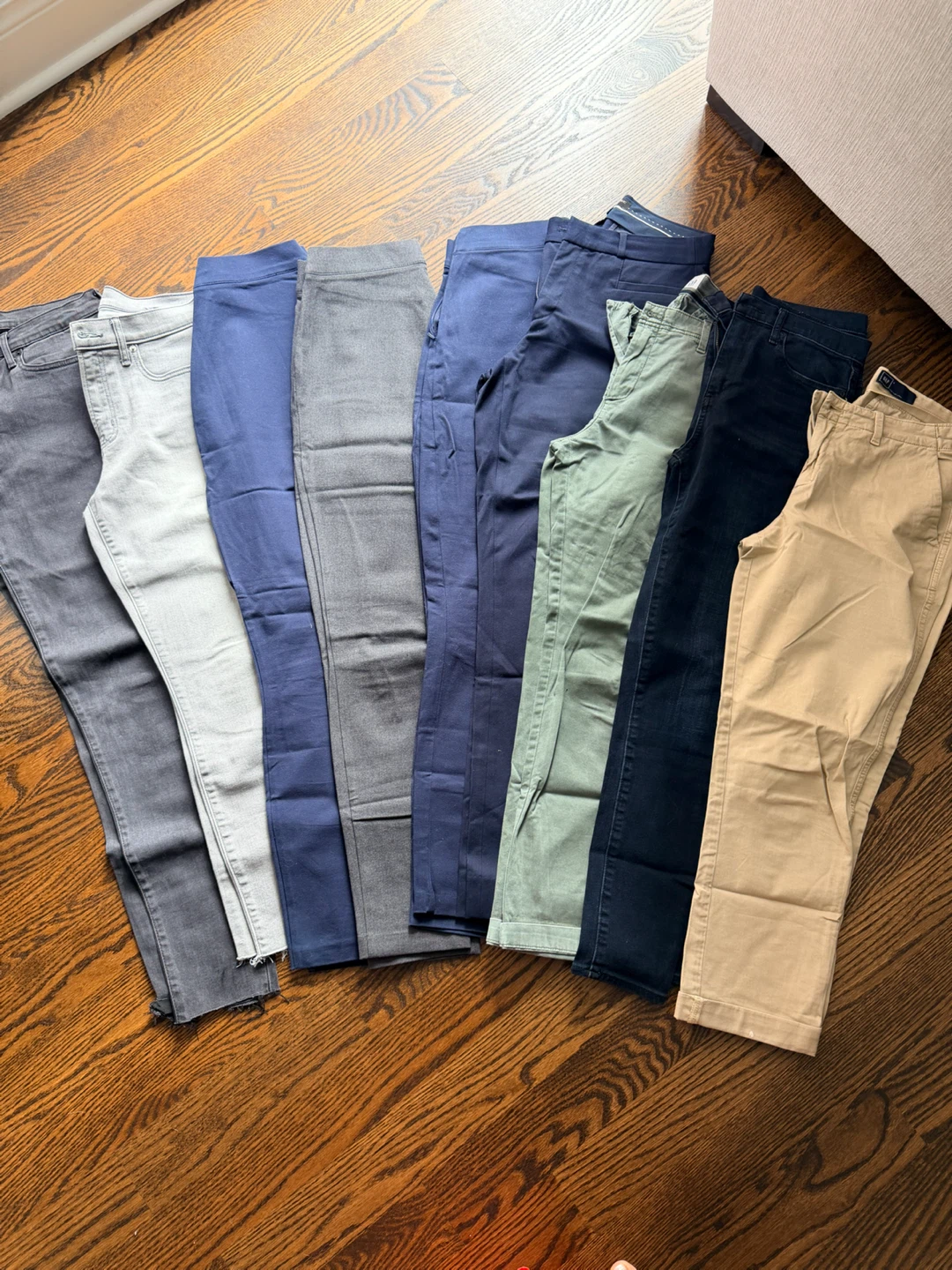Bundle of 9 pairs of pants