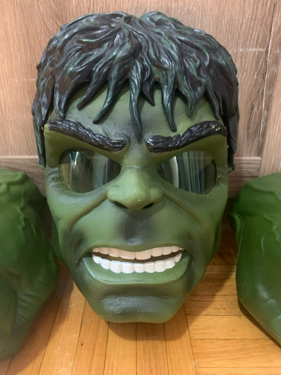 The Incredible Hulk Mask and Fists Set - photo 3