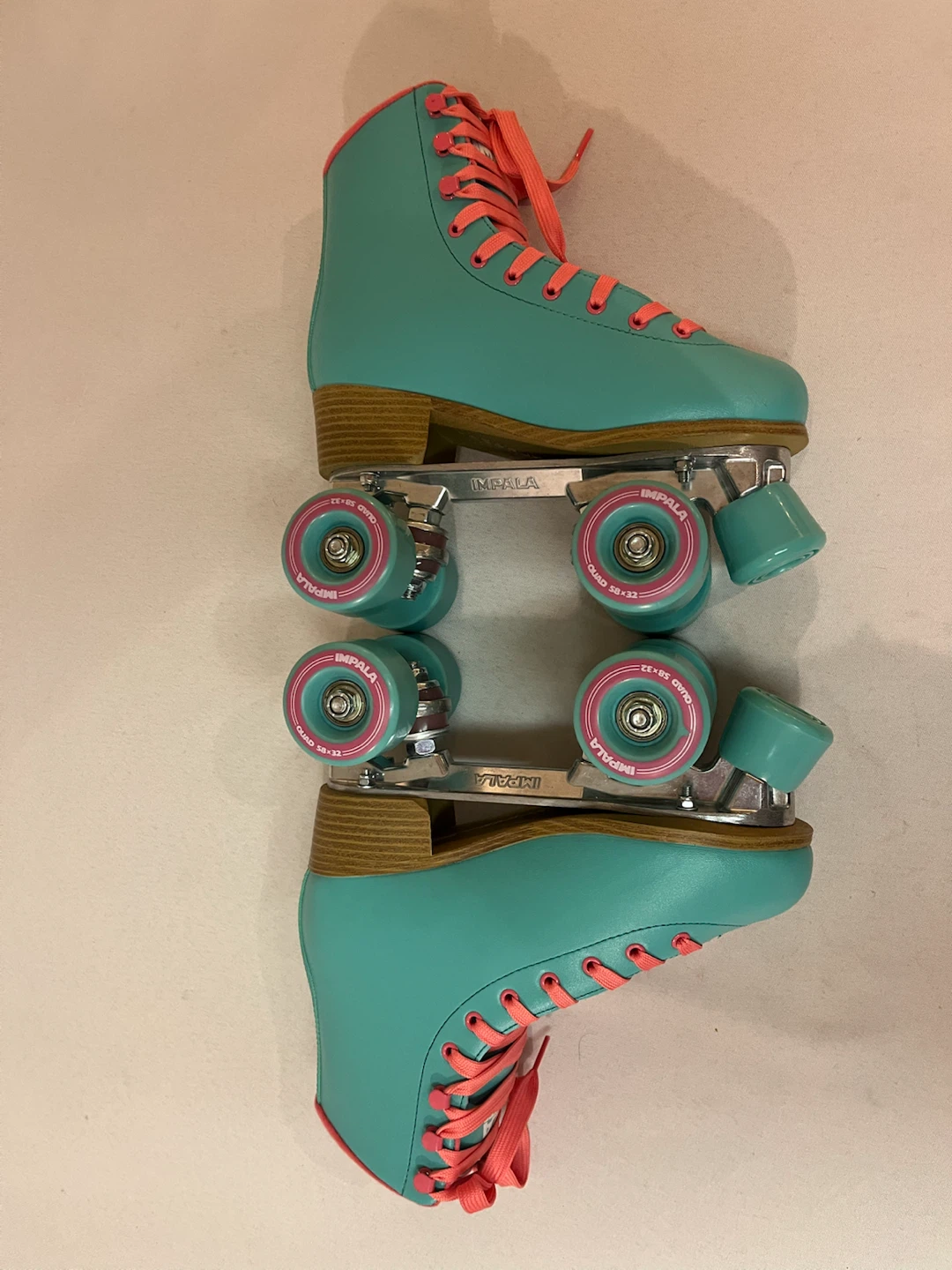 6 - Impala Ladies or Teens Roller Skates / like new - photo 5