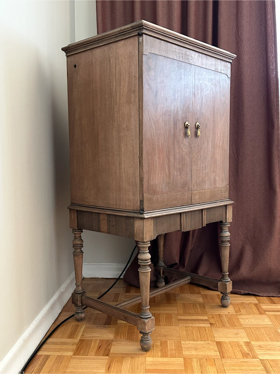 Vintage Wooden Cabinet with Floral Interior - photo 3