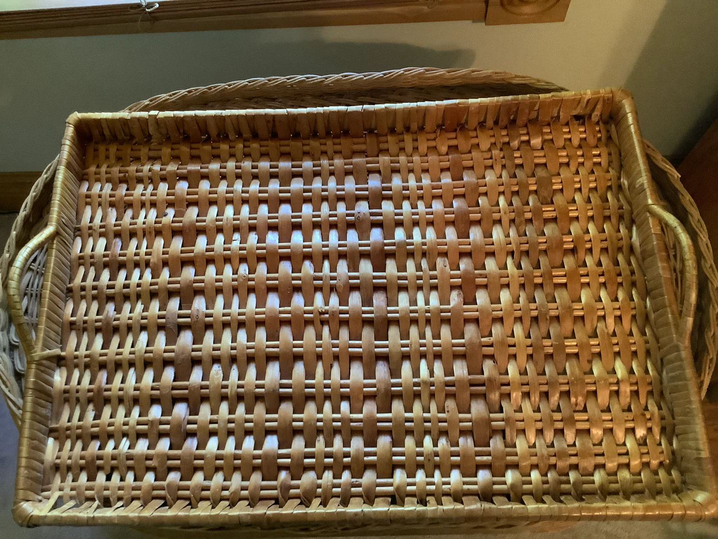 Vintage Wicker Serving Tray 🐞