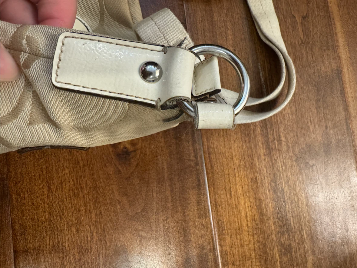 Coach Signature Canvas Shoulder Bag - photo 4