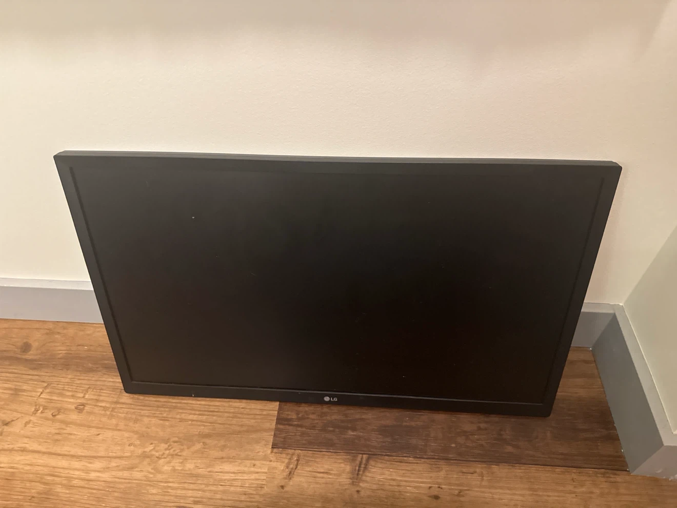 LG 24” IPS Full HD Monitor - photo 2