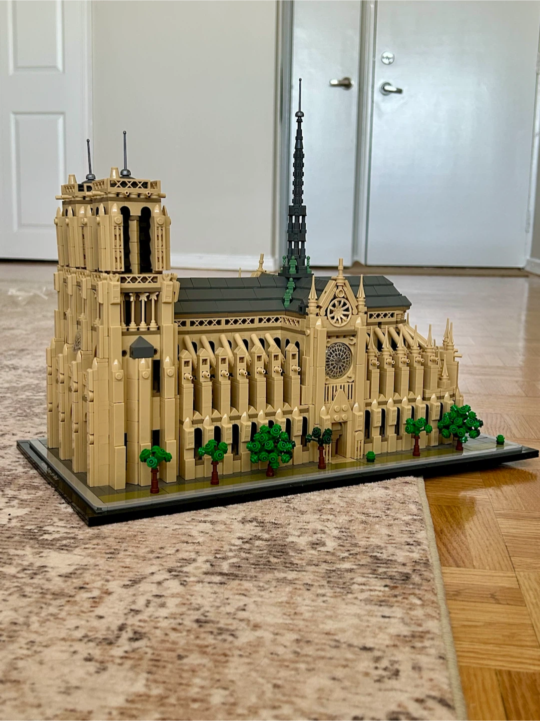 LEGO Architecture Notre-Dame de Paris Set - photo 2