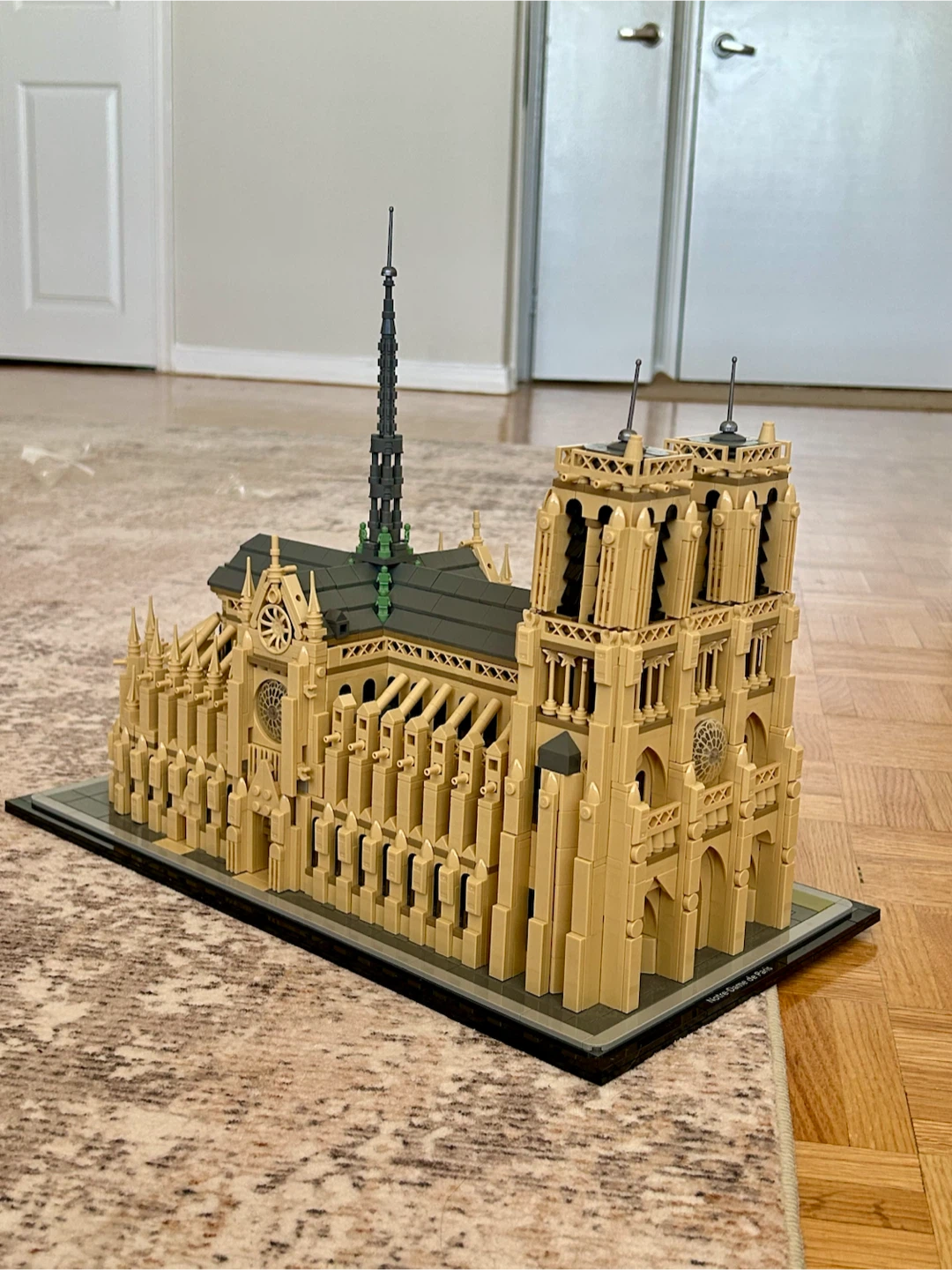 LEGO Architecture Notre-Dame de Paris Set - photo 3