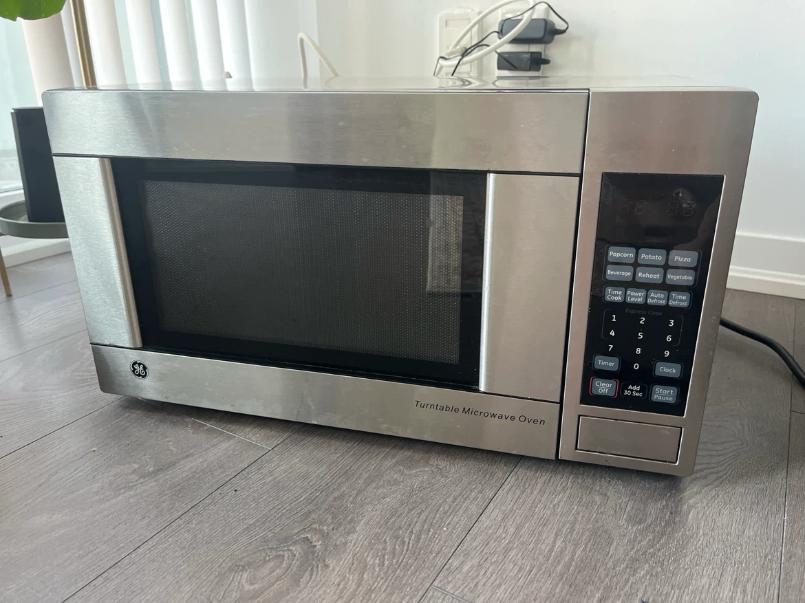 GE Turntable Microwave Oven