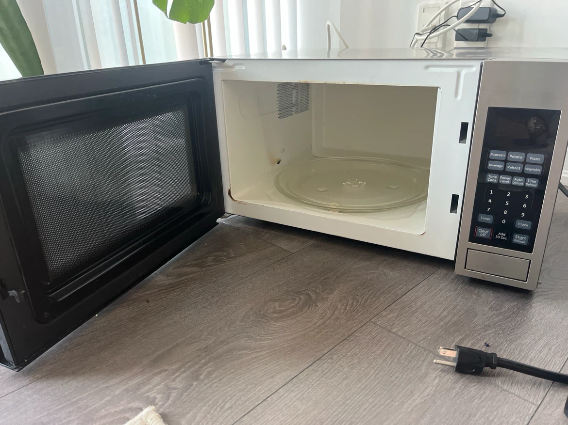 GE Turntable Microwave Oven - photo 2