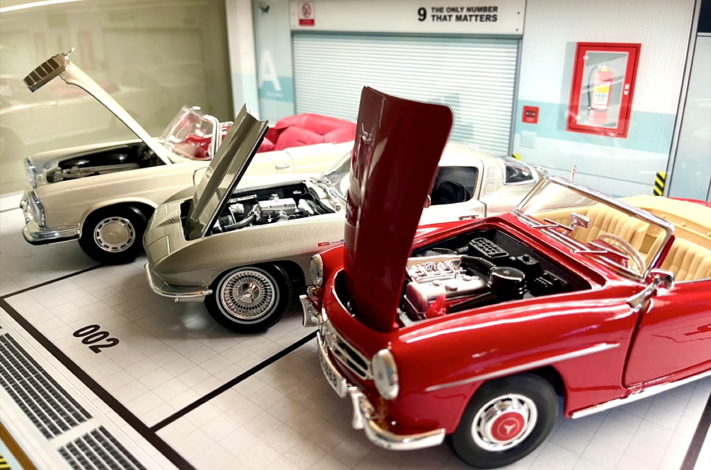 1:18 Maisto Die-Cast Classic Models - photo 3