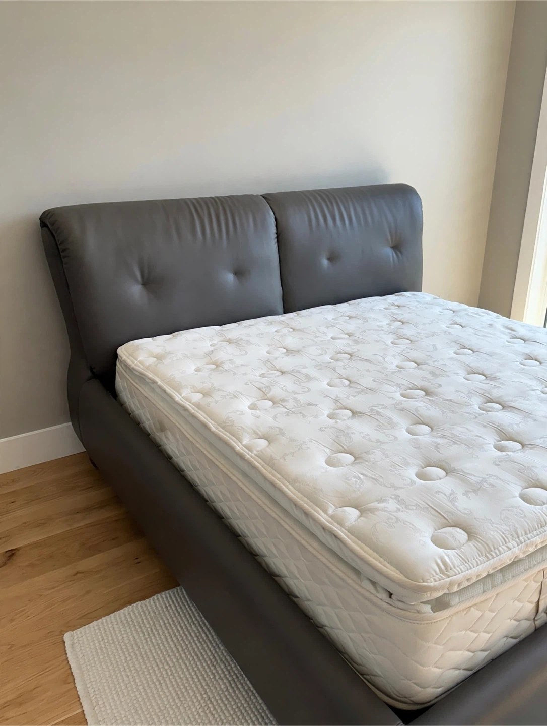Queen Bed with Mattress– Comfortable & Stylish | Great condition - photo 3