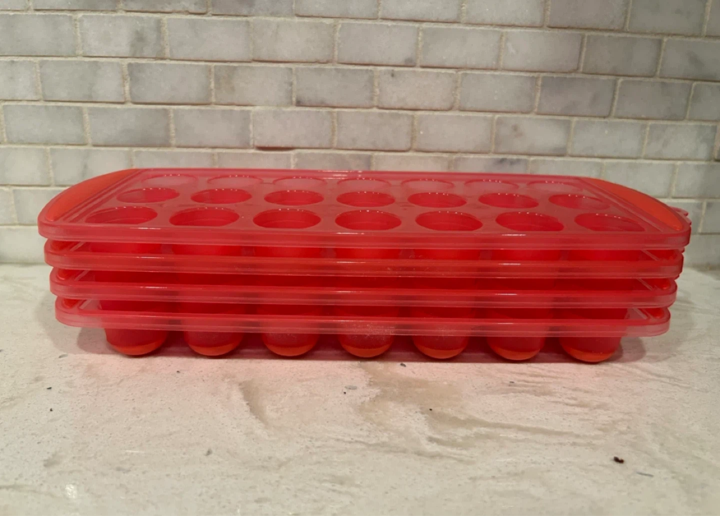 Coral Round Ice Cube Tray with Lid