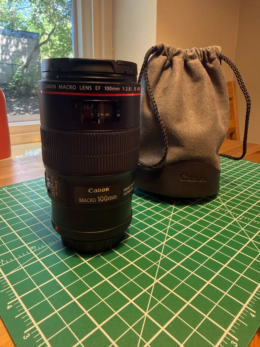 Canon Lens EF 100mm f/2.8L Macro IS USM