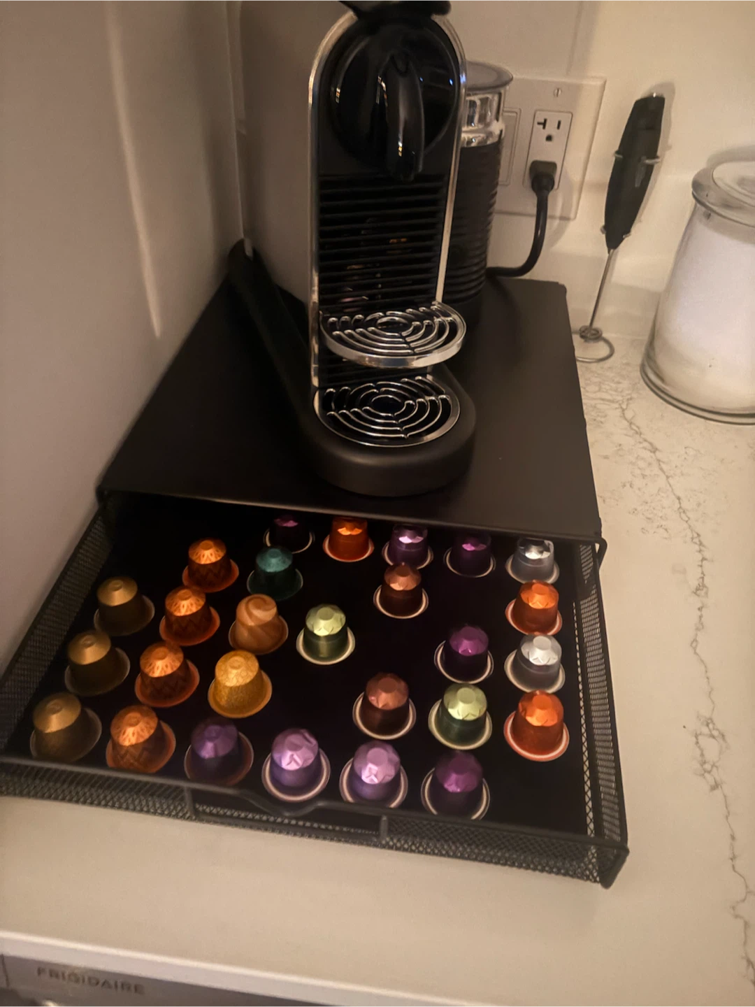 Nespresso machine with milk frother - photo 3