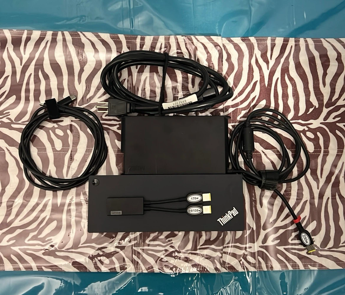 Lenovo ThinkPad 230W Docking Station with AC Adapter