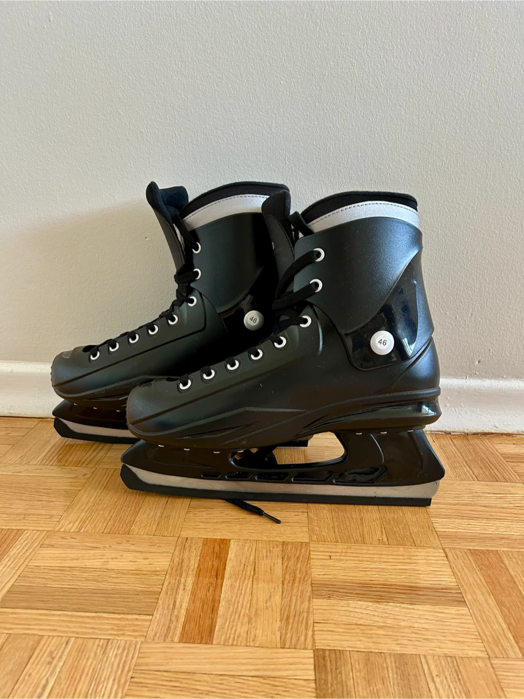 M12 Decathlon Ice Skates