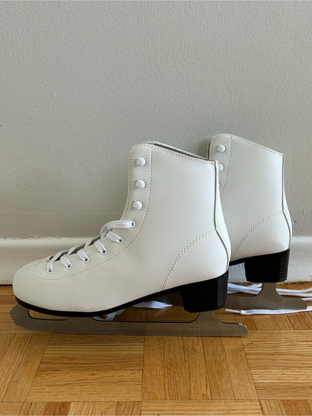 W9.5 Decathlon Ice Skates