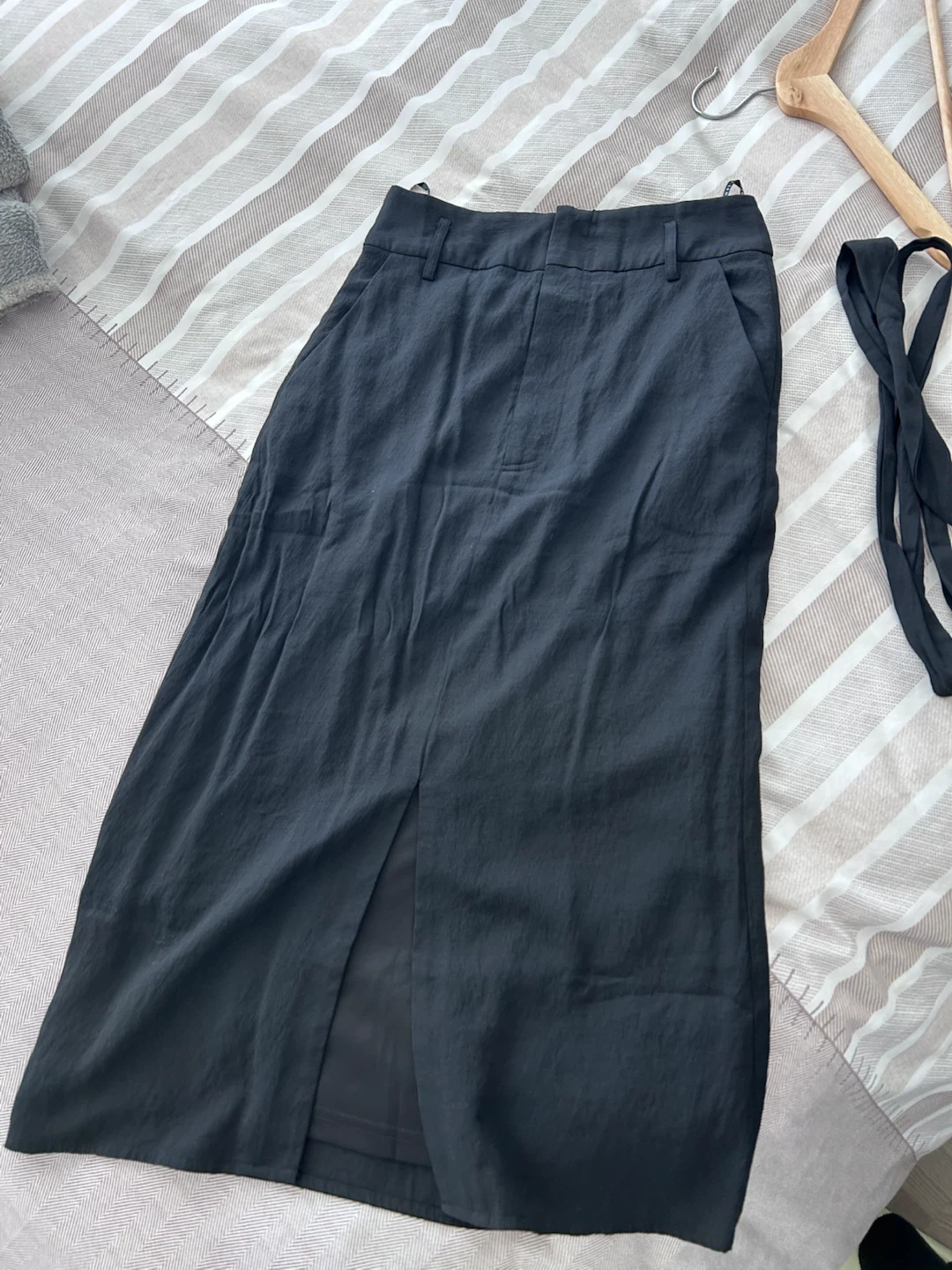 Brand new closet lover high waist midi black skirt size M
