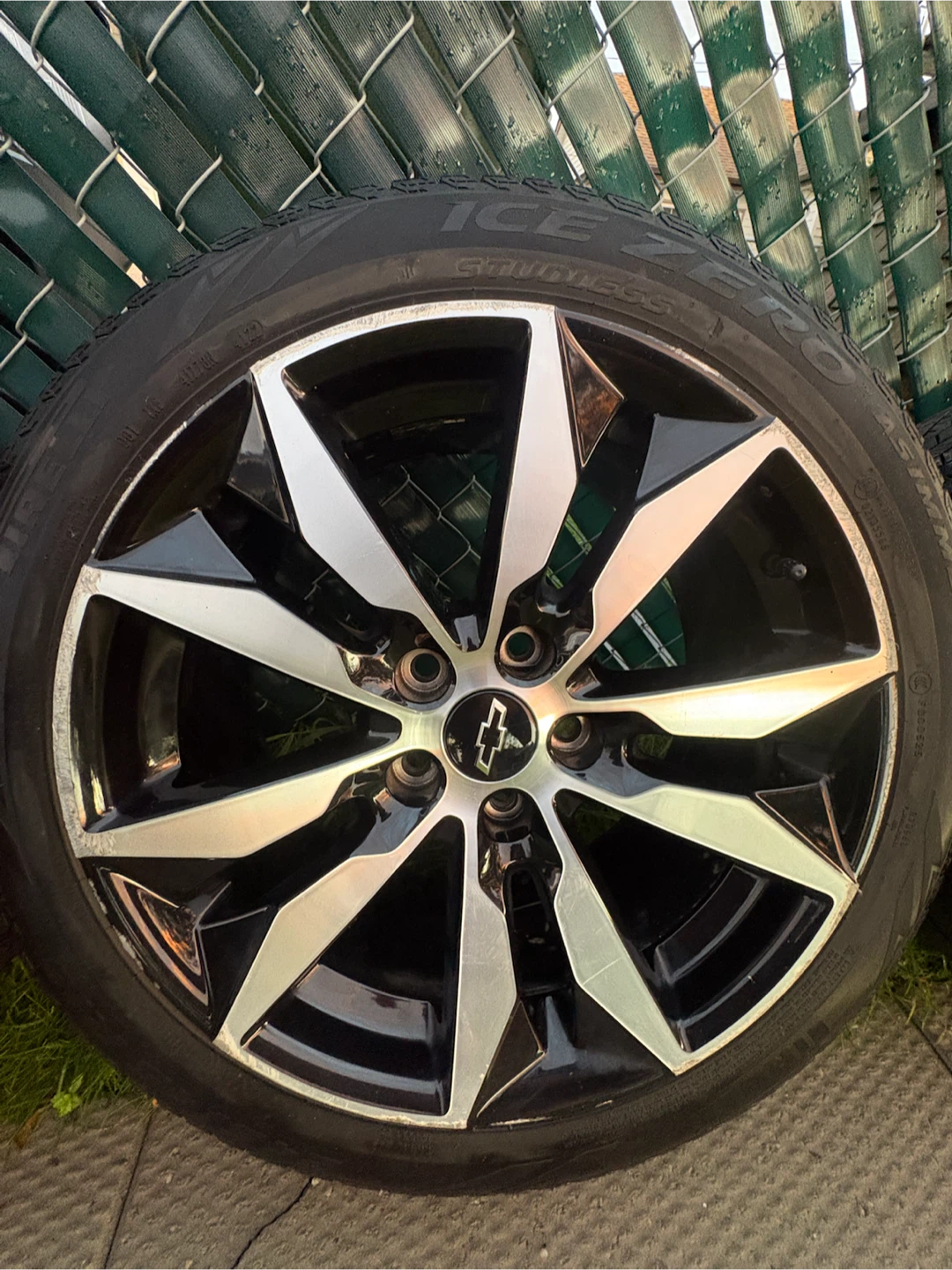 OEM Chevrolet 18” Wheels & Pirelli Ice Zero Winter  – Set of 3 - photo 3
