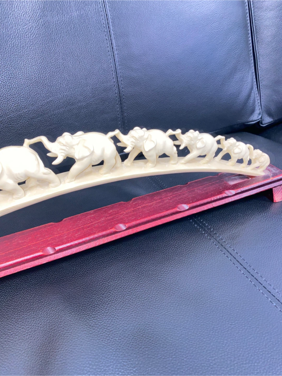 Carved Elephant Line Figurine vintage - photo 3