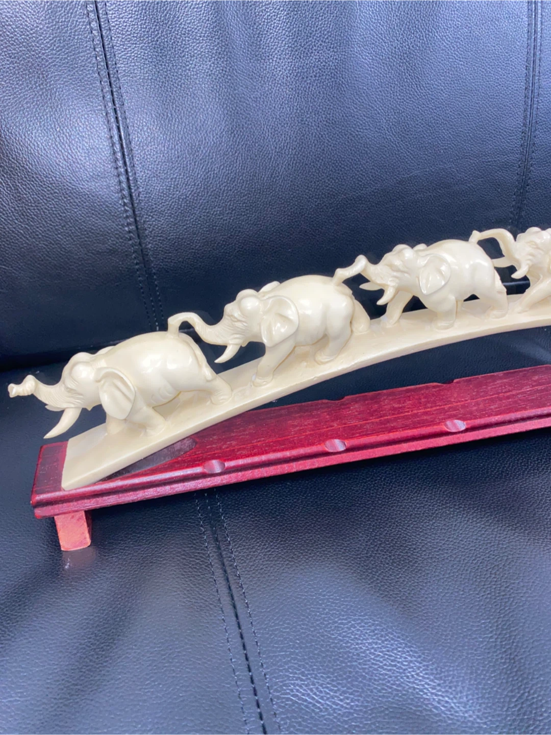 Carved Elephant Line Figurine vintage - photo 2