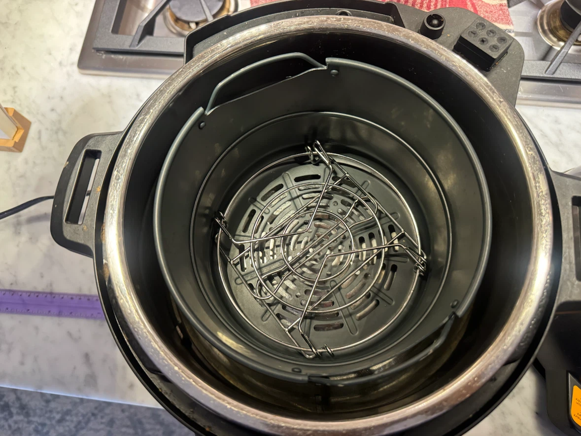 instant pot with air fryer lid