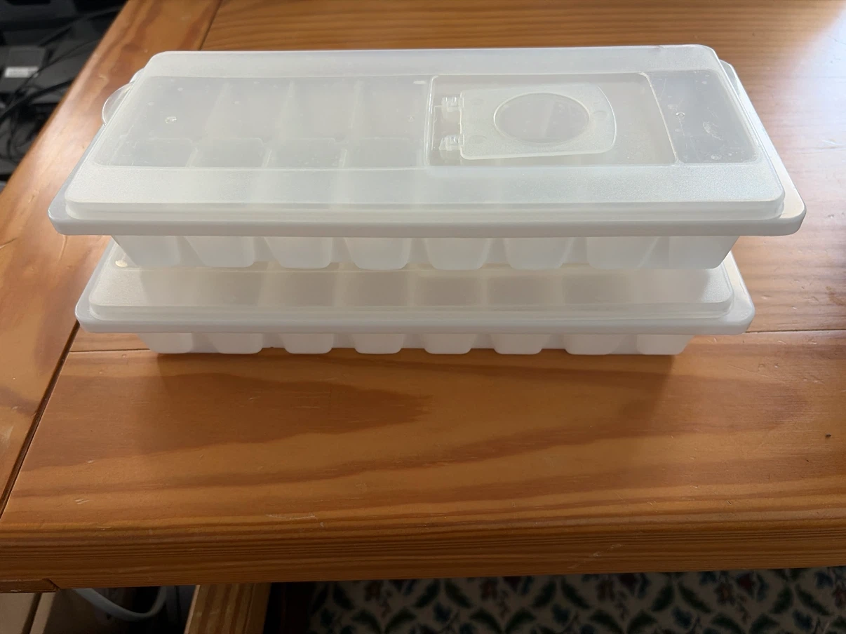 2 Stackable Ice Cube Trays with Lid