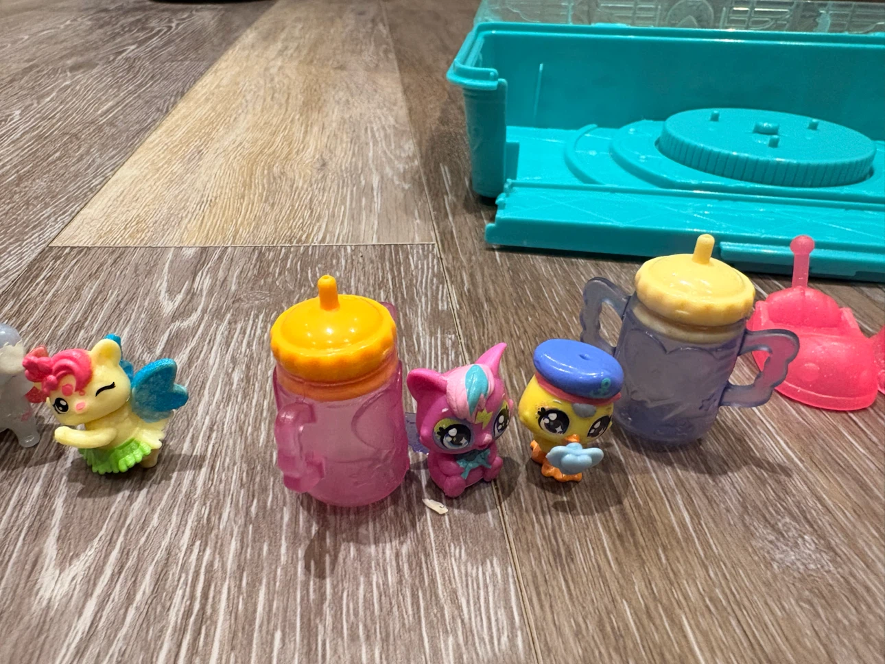 Hatchimals Pixies Set with Carrying Case - photo 2