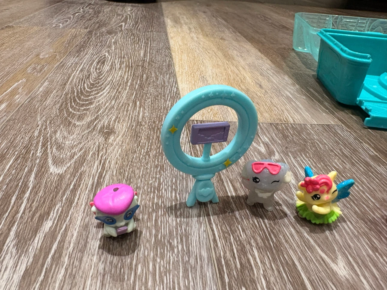 Hatchimals Pixies Set with Carrying Case - photo 4