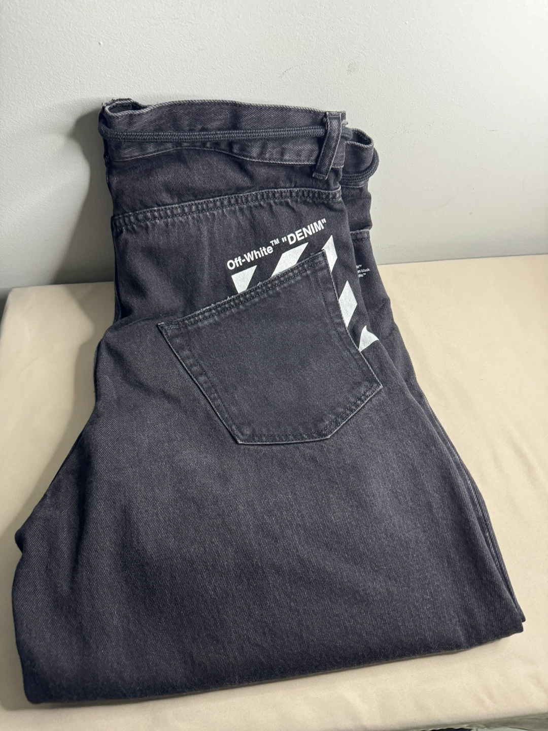 Off-White Black Denim Shorts – Size 33