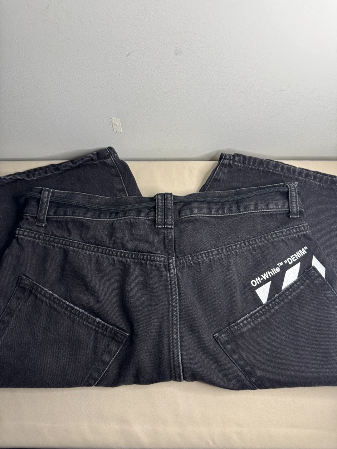 Off-White Black Denim Shorts – Size 33 - photo 3