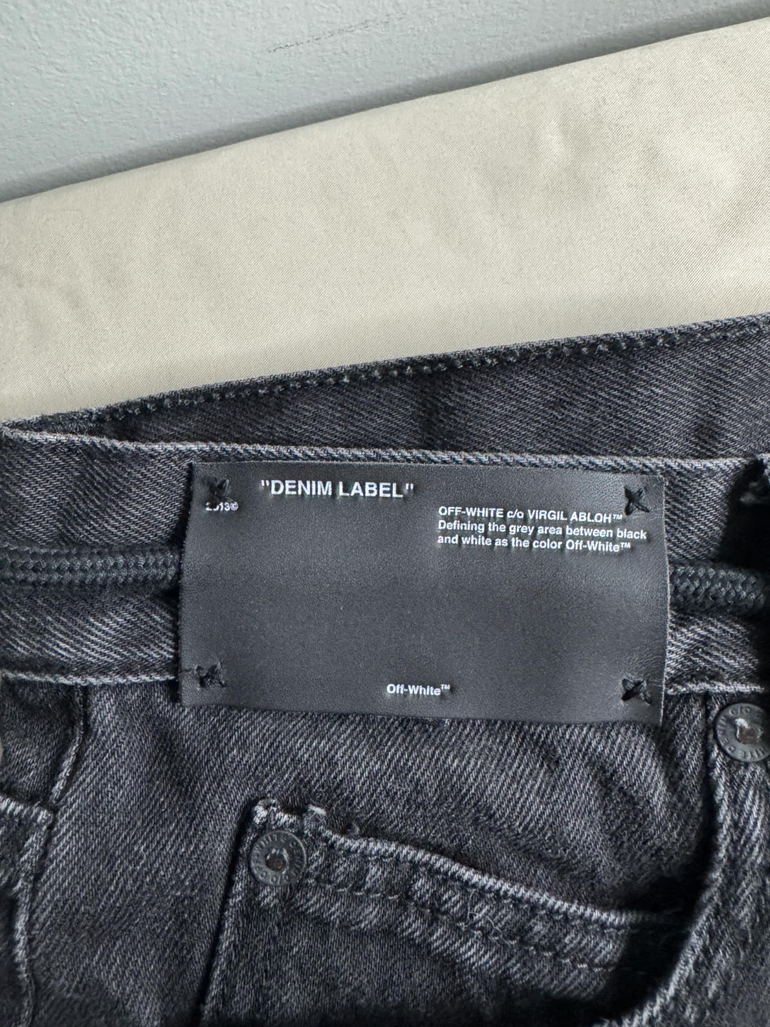 Off-White Black Denim Shorts – Size 33 - photo 4