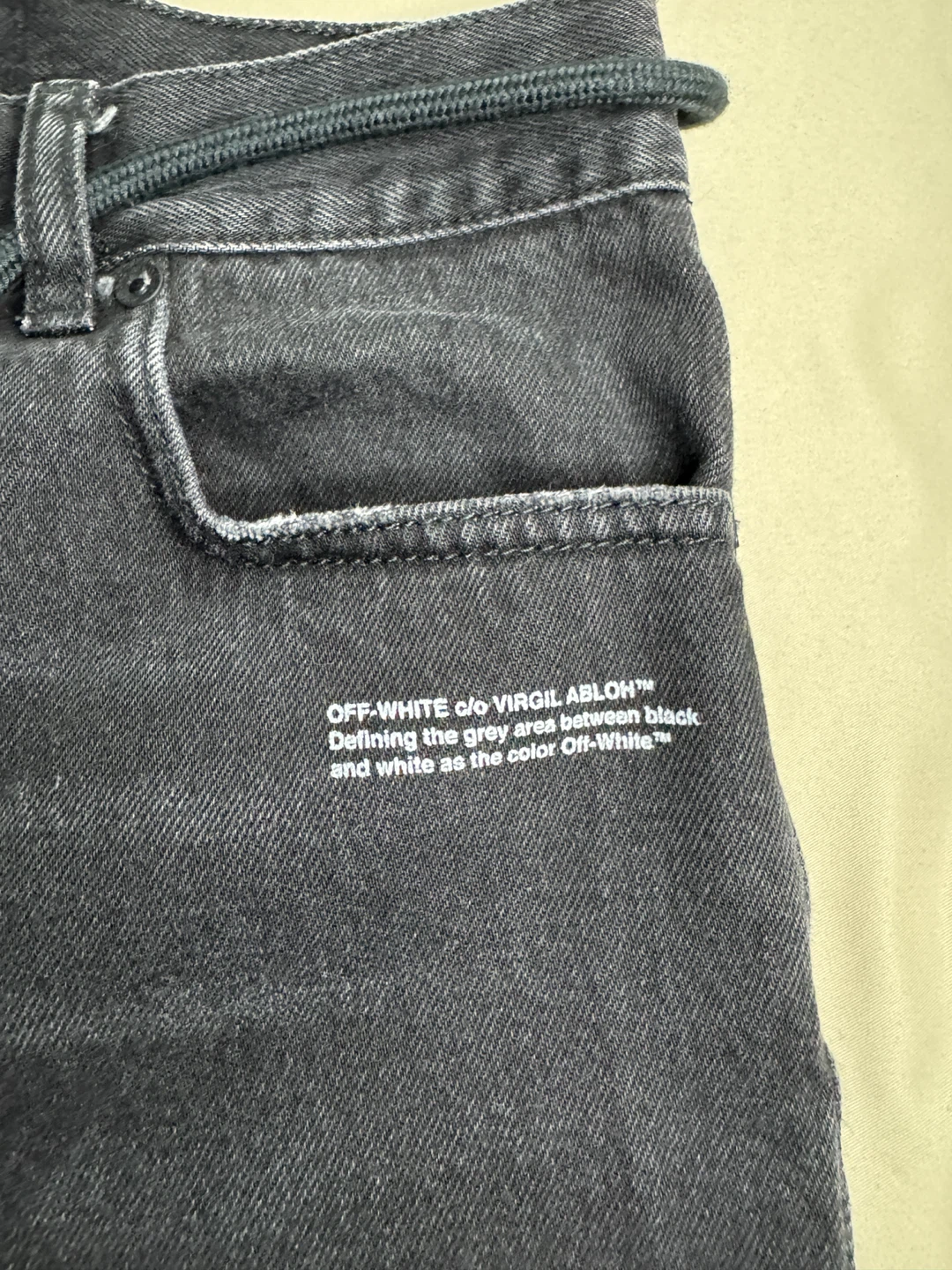 Off-White Black Denim Shorts – Size 33 - photo 5