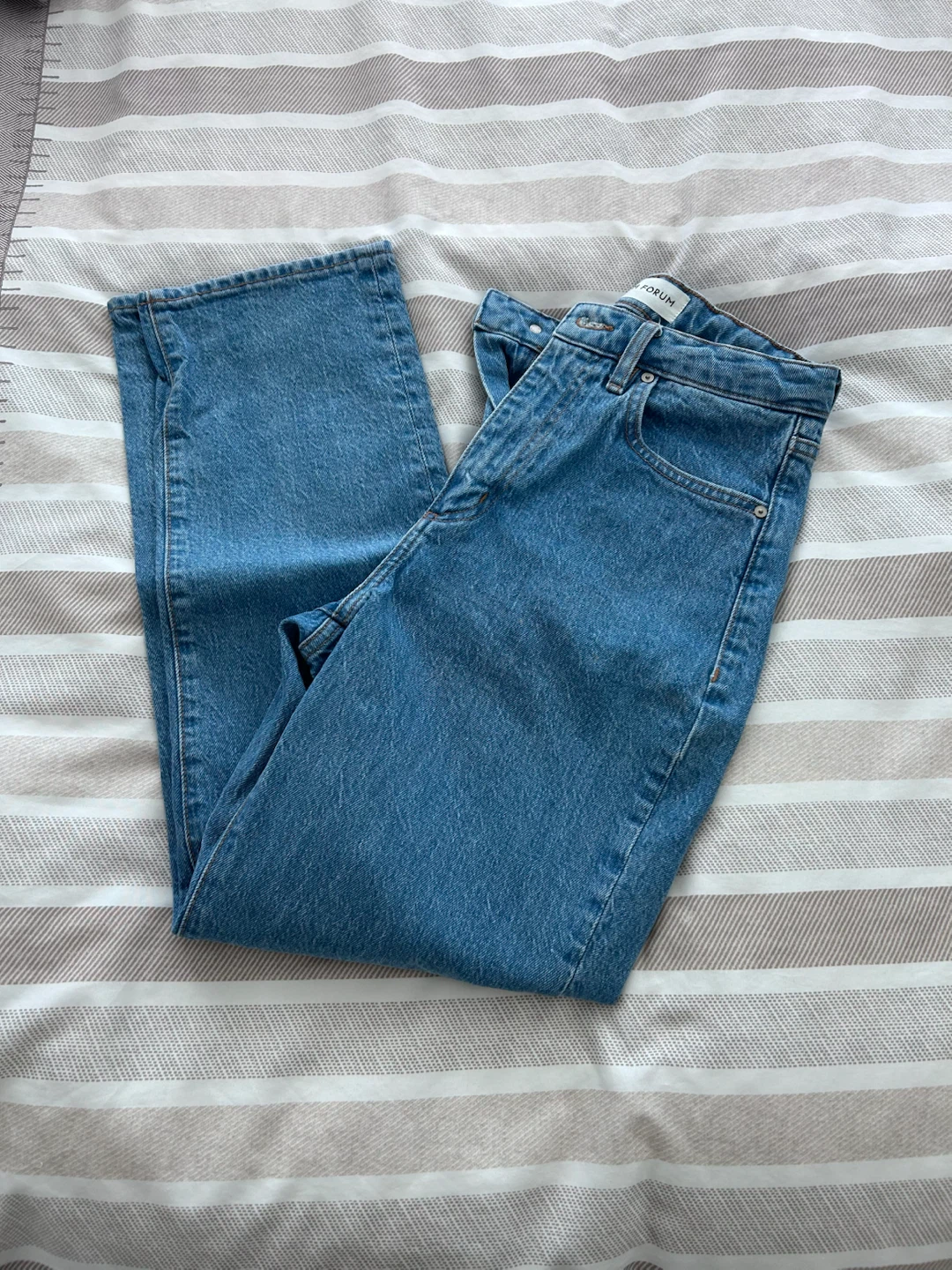 Aritzia Denim Forum THE ARLO CURVE-FIT HI-RISE STRAIGHT JEAN