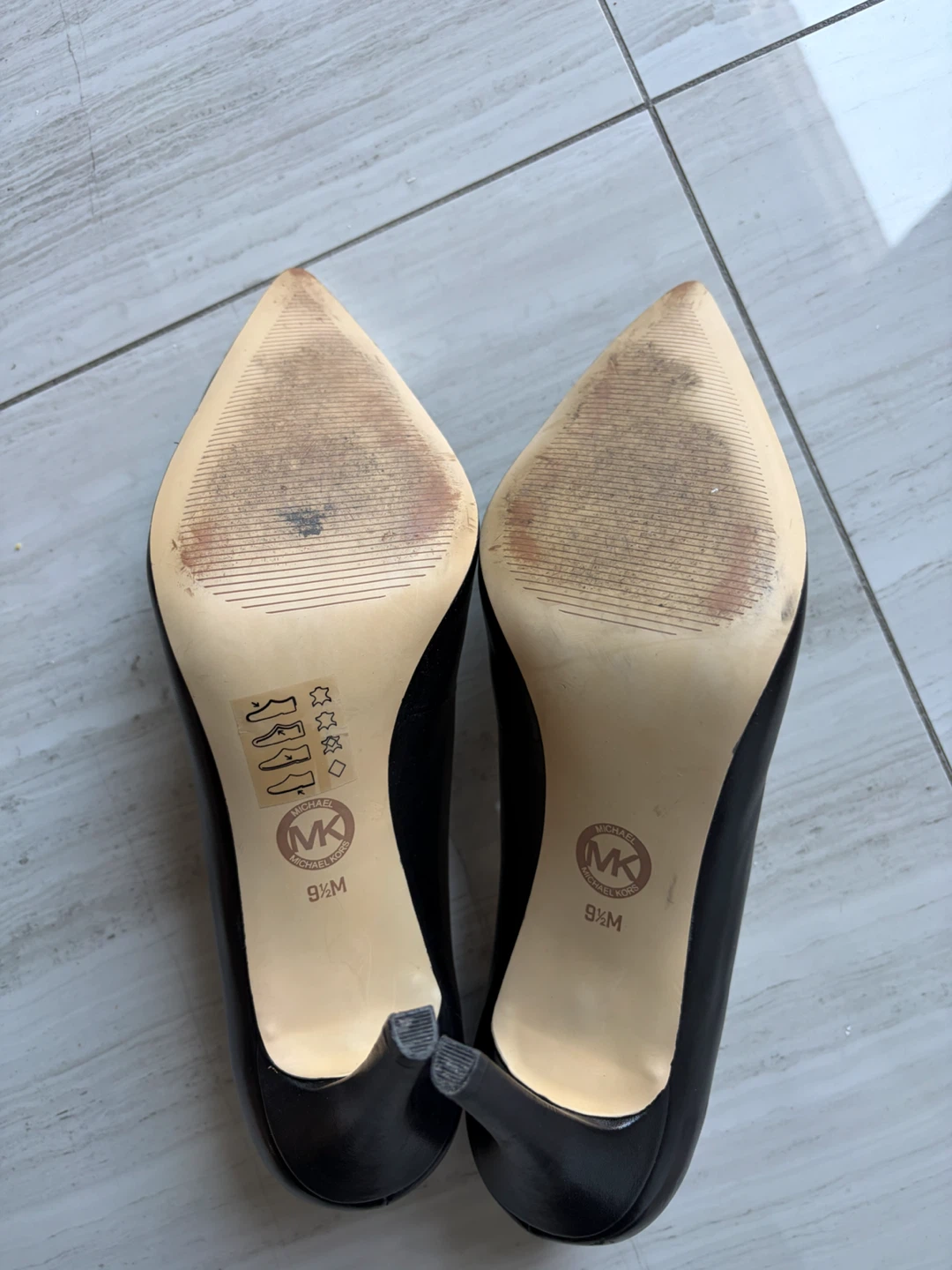 Michael Kors Black Leather Cap Toe Pumps Size 9.5 - photo 4