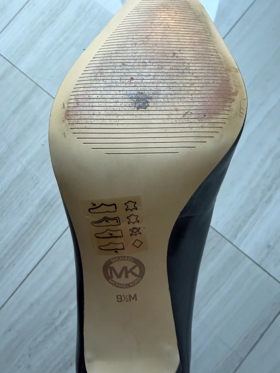 Michael Kors Black Leather Cap Toe Pumps Size 9.5 - photo 5