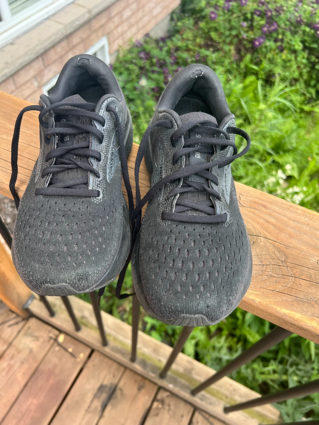 Woman’s Brooks Running Shoes size 8 - photo 2