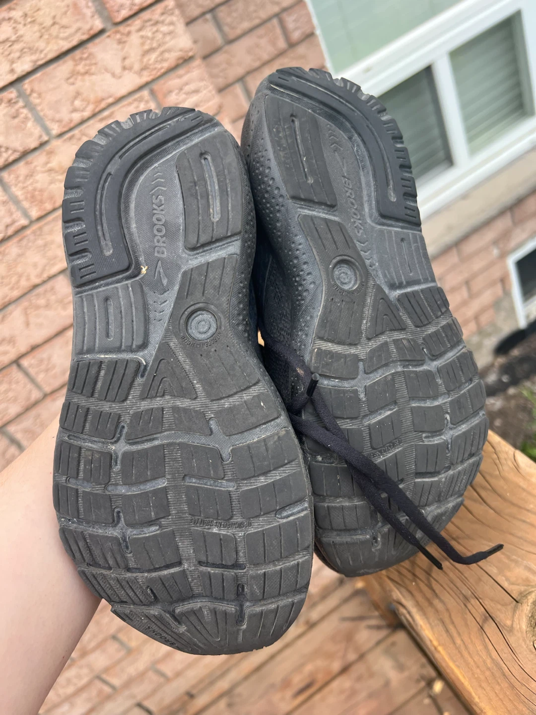 Woman’s Brooks Running Shoes size 8 - photo 4