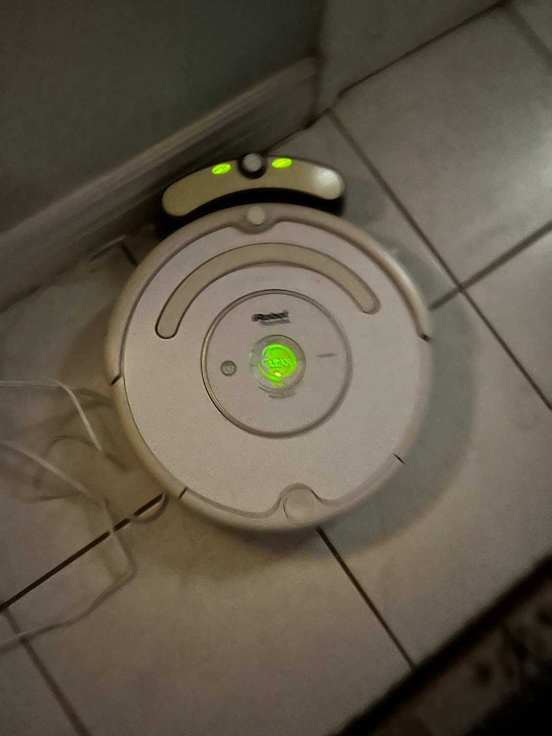2 vacuums one is irobot roomba - photo 5