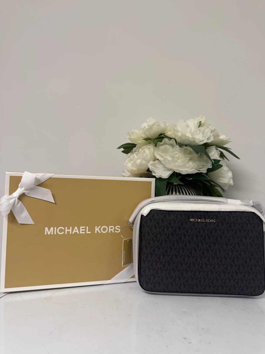 Michael Kors Jet Set Item LG EW Crossbody Bag