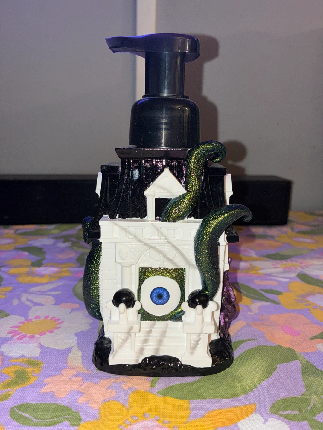 BBW 2024 Haunted House Foam Soap Dispenser and Refill - photo 2