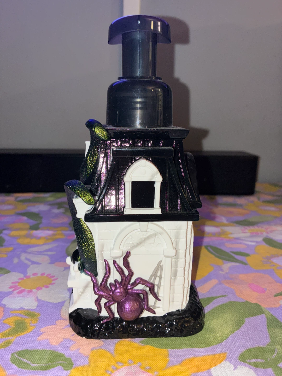 BBW 2024 Haunted House Foam Soap Dispenser and Refill - photo 3