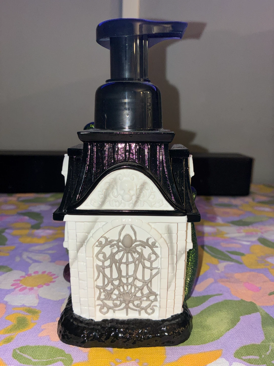 BBW 2024 Haunted House Foam Soap Dispenser and Refill - photo 4