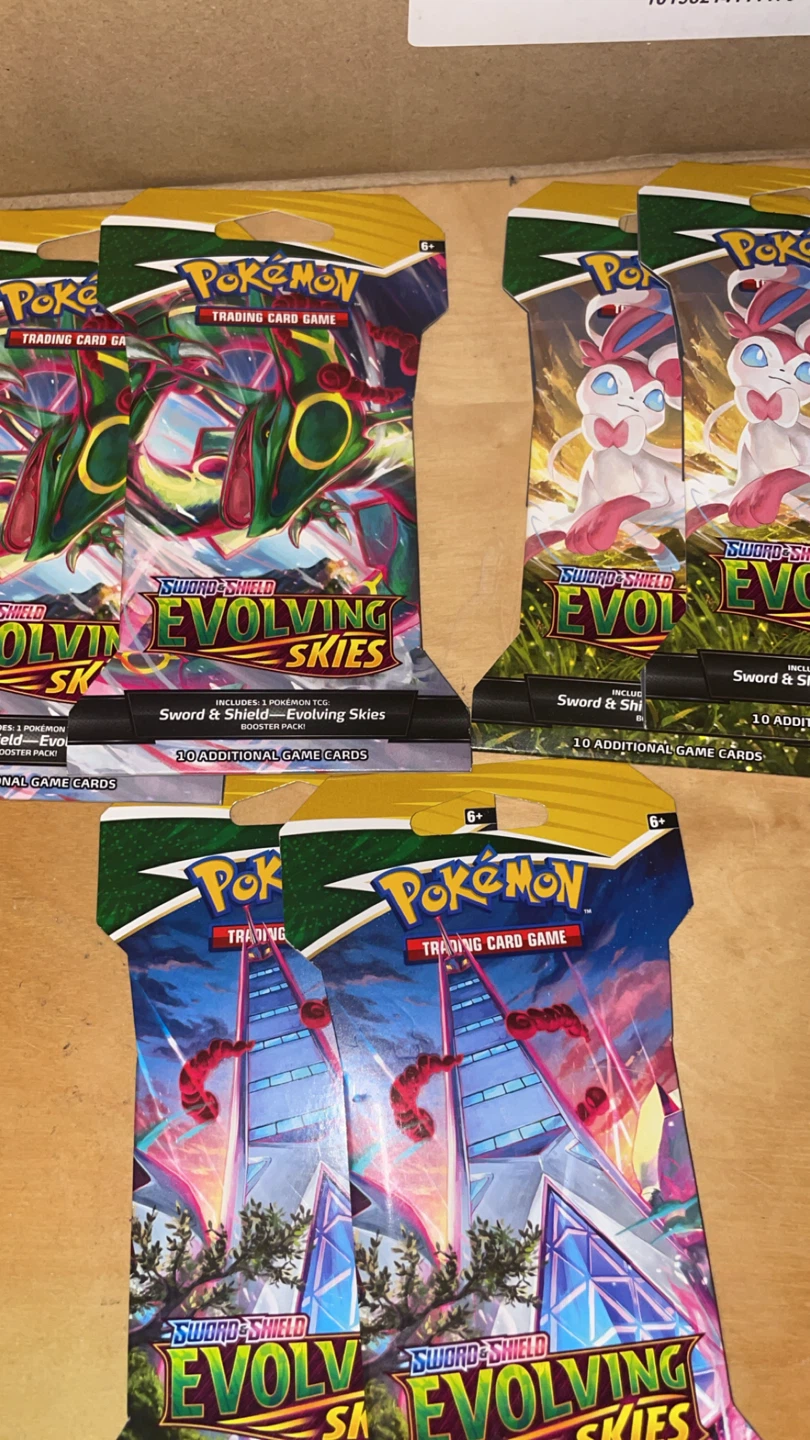 Pokemon Sword & Shield Evolving Skies Booster Packs
