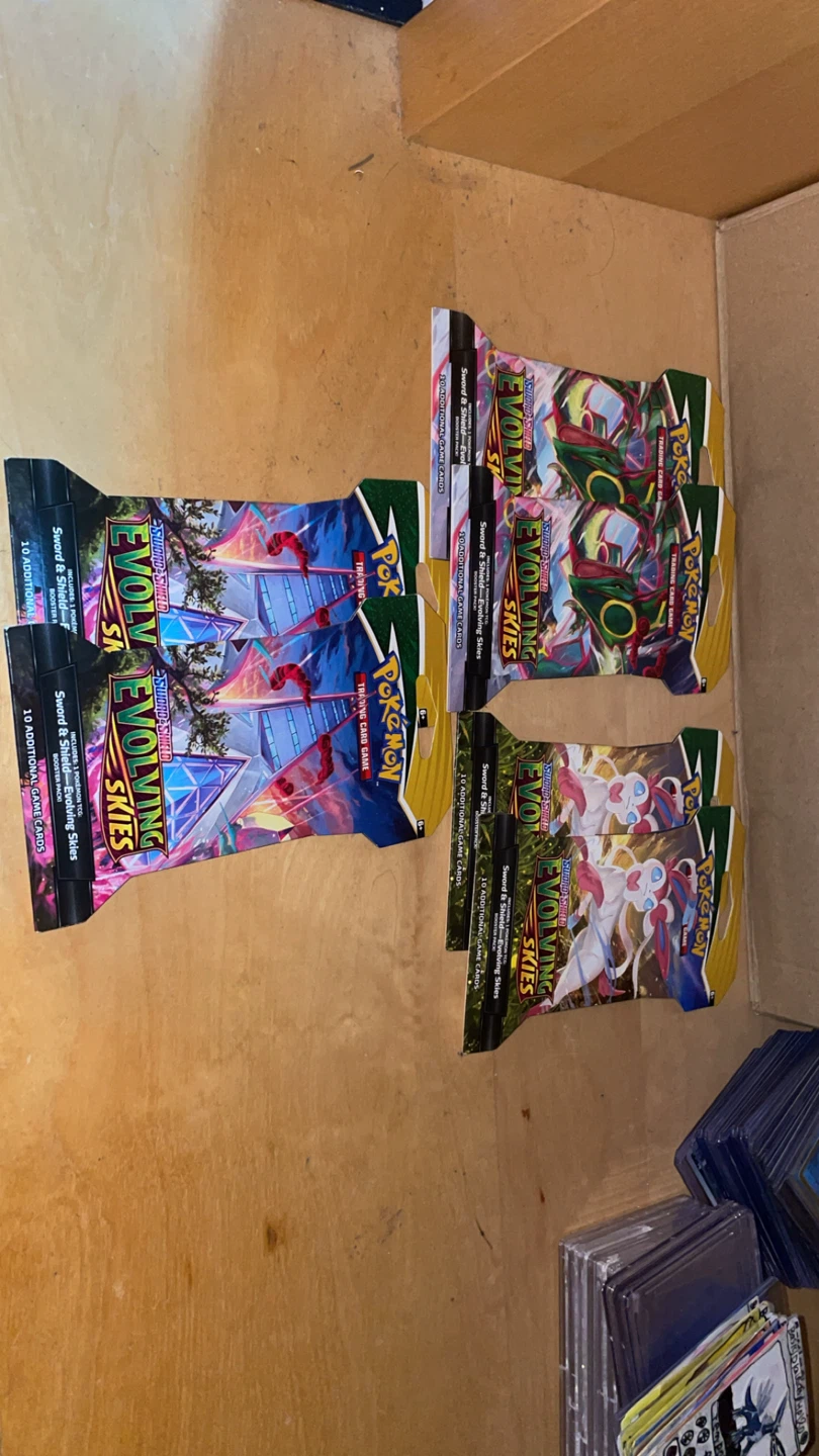 Pokemon Sword & Shield Evolving Skies Booster Packs - photo 2